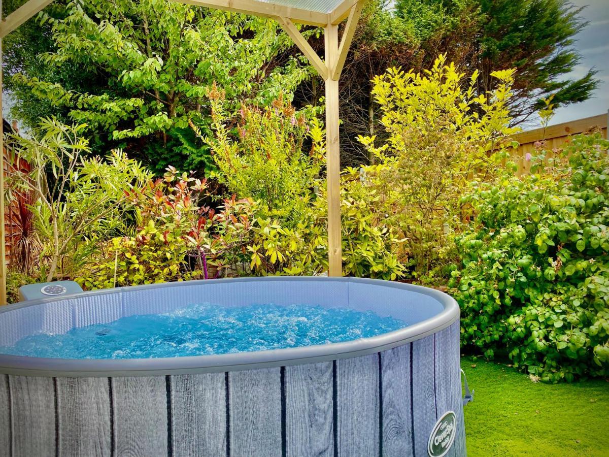 Remarkable 3-Bed Hot Tub House In Blackpool Exterior photo