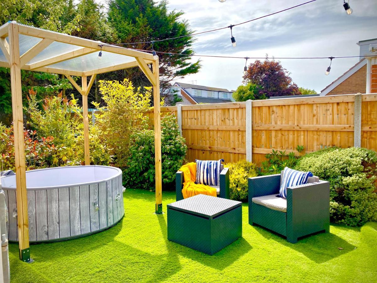 Remarkable 3-Bed Hot Tub House In Blackpool Exterior photo