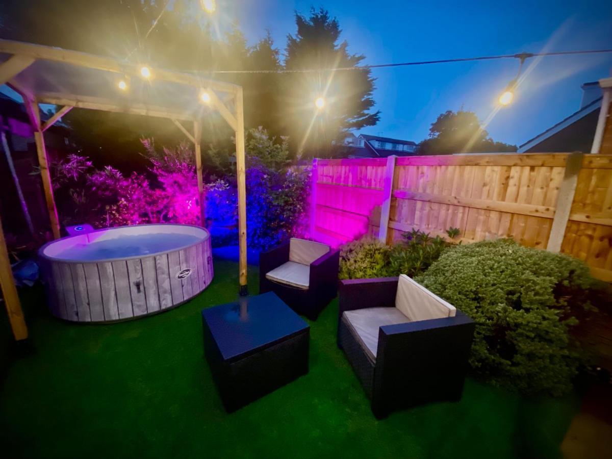 Remarkable 3-Bed Hot Tub House In Blackpool Exterior photo