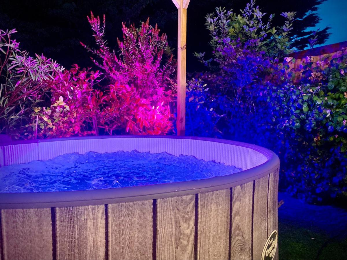 Remarkable 3-Bed Hot Tub House In Blackpool Exterior photo