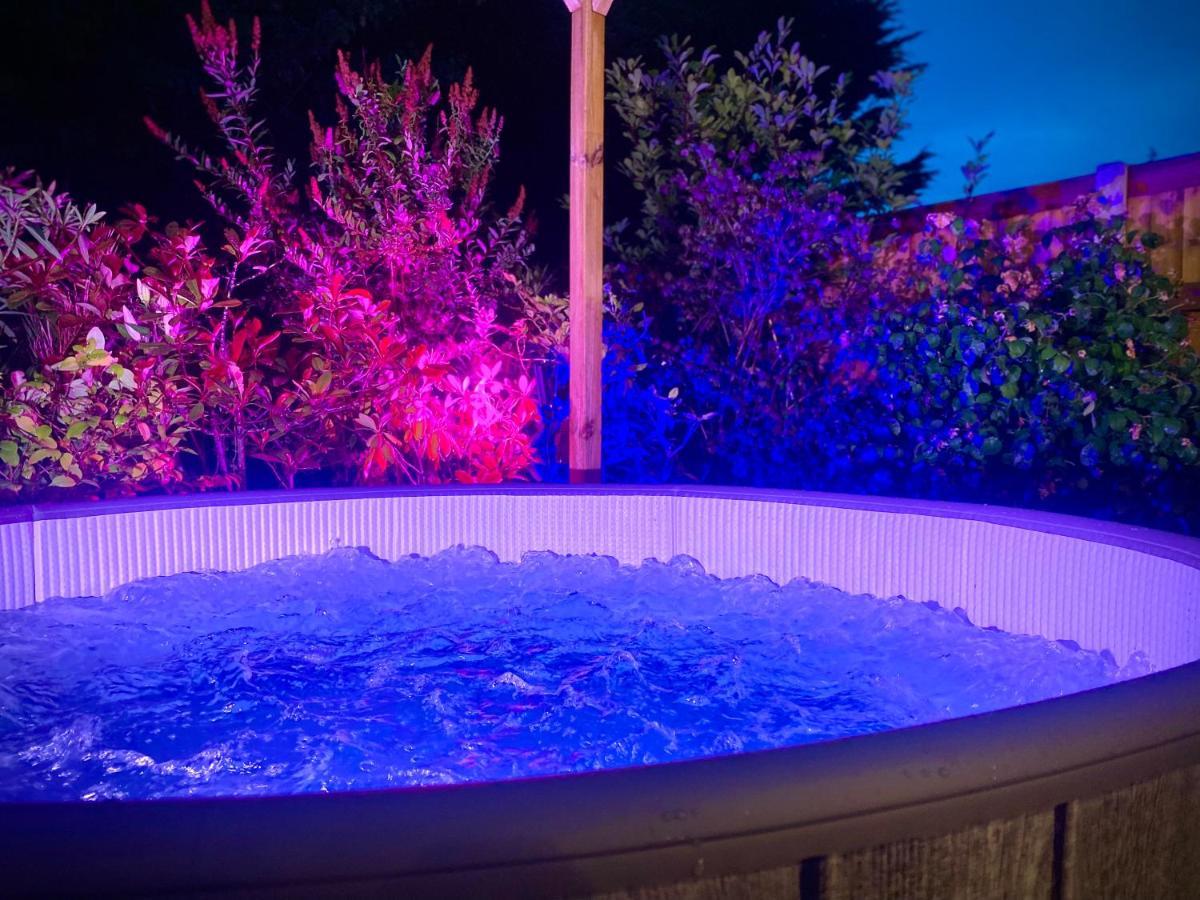 Remarkable 3-Bed Hot Tub House In Blackpool Exterior photo